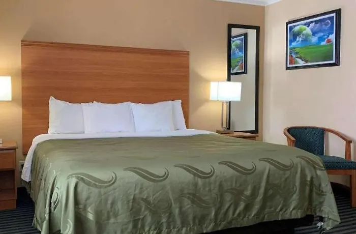 Quality Near Starved Rock State Park Hotel 3*