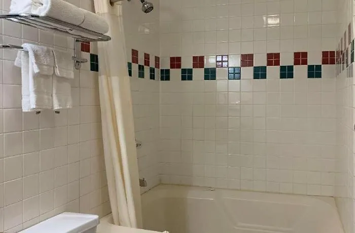 Hotel Quality Near Starved Rock State Park 3*