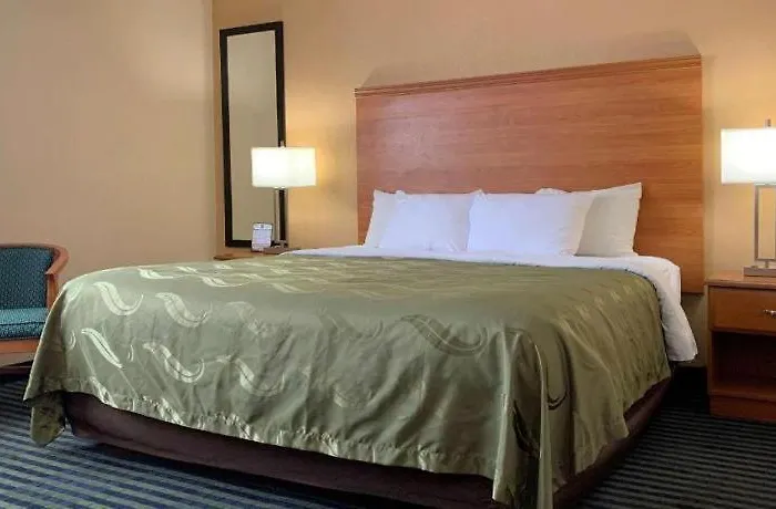 Hotel Quality Near Starved Rock State Park 3*