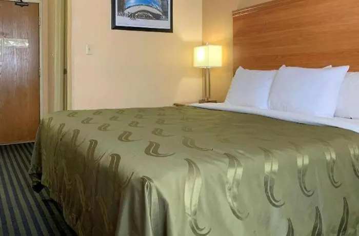 Hotel Quality Near Starved Rock State Park 3*