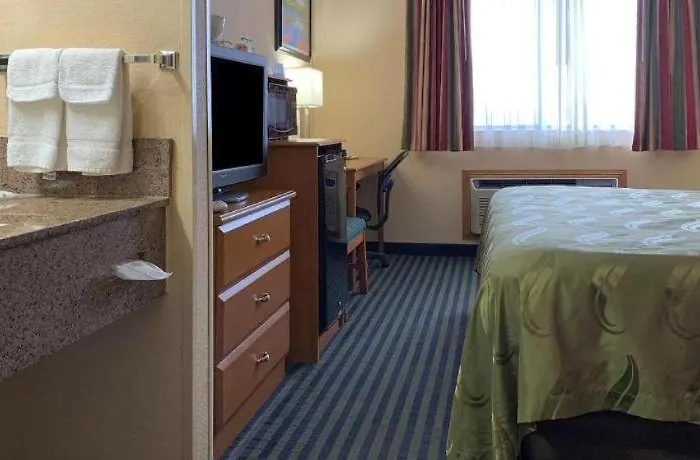 Quality Near Starved Rock State Park Hotel 3*