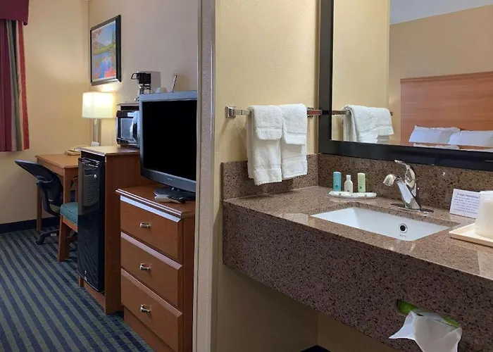 Quality Near Starved Rock State Park 3*